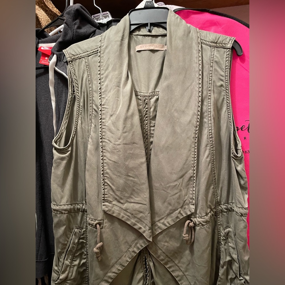 Olive green vest XL ladies, great for layering